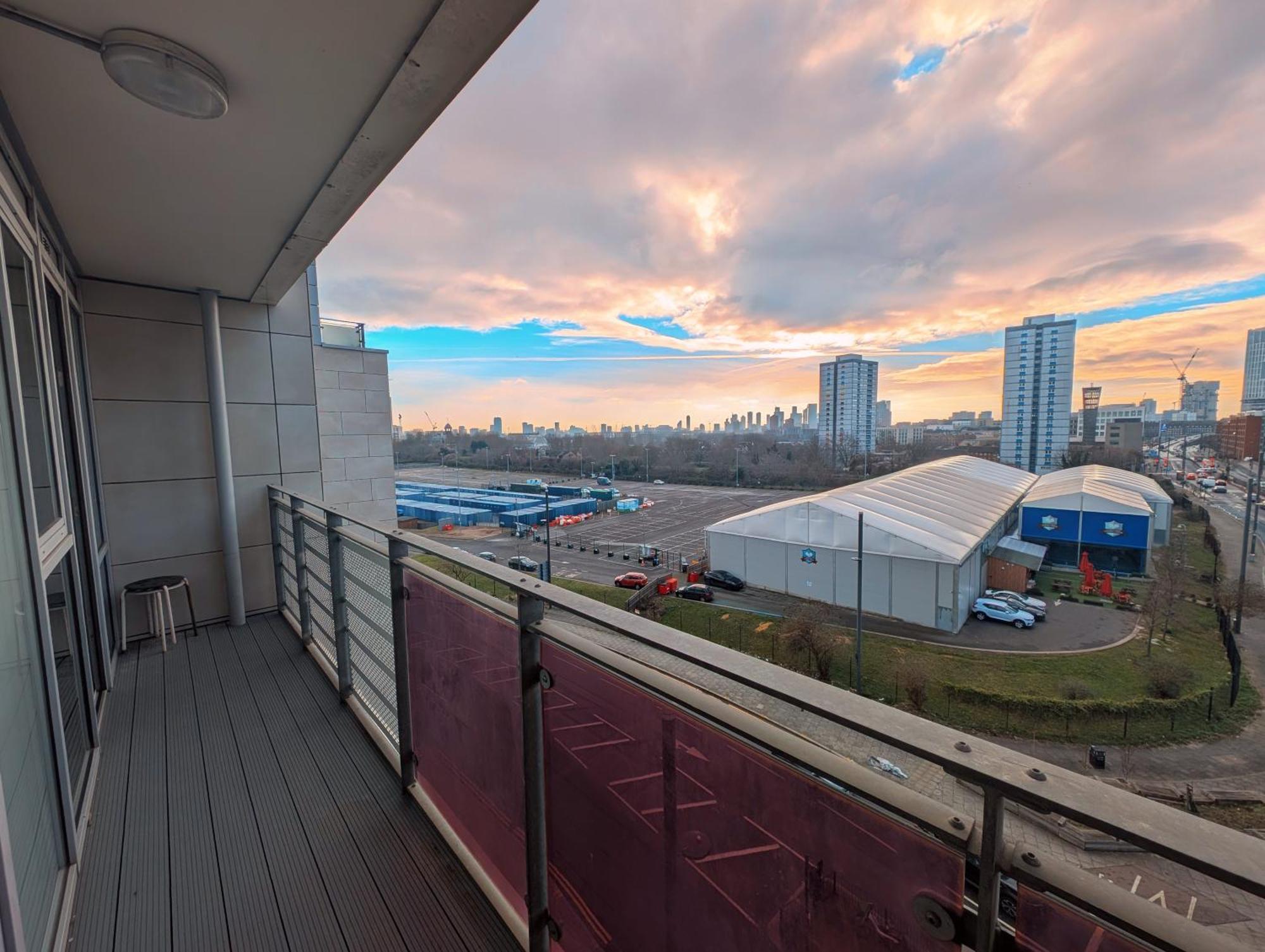 Apartament Giogio - Comfortable Stratford Flat With Stunning Views Londra